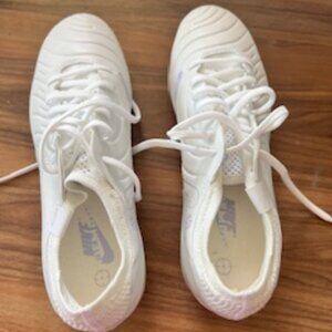 Women's (NEW) Nike Tiempo Legends 10 Elite soccer cleats